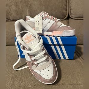 Adidas rivalry low (wide)